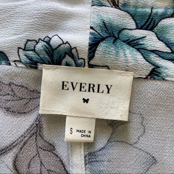 Everly Small Cardigan Kimono Floral Open Front - Picture 3 of 3